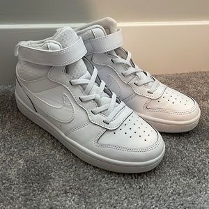Nike Kids Court Borough Mid white shoe